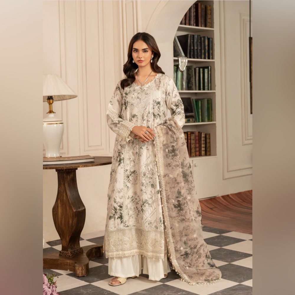 Malhaar - Pakistan Fancy Cream Outfit
